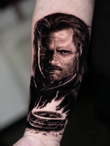 Tatuaje realista en antebrazo con sombreado profesional por Goethe Ink