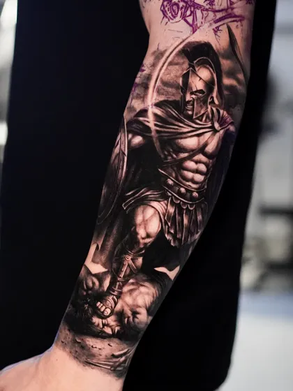 Tatuaje realista detallado en antebrazo realizado por Clayton Goethe