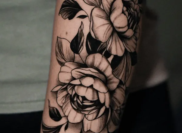Tatuaje recién hecho con cuidados de curación por Clayton Goethe