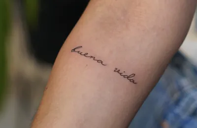 Tatuaje delicado para mujer realizado por Clayton Goethe en Barranquilla