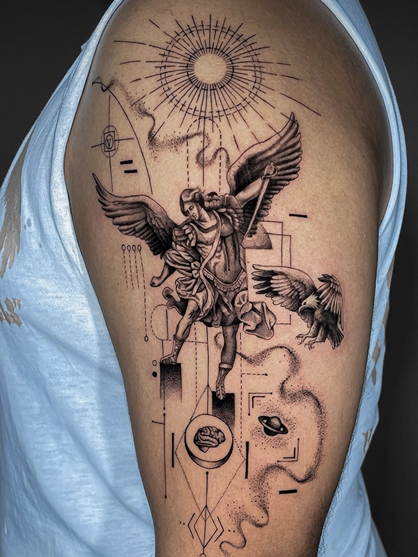 Tatuaje arcangel San Miguel hecho por Clayton Goethe en Goethe Ink, estudio de tatuajes