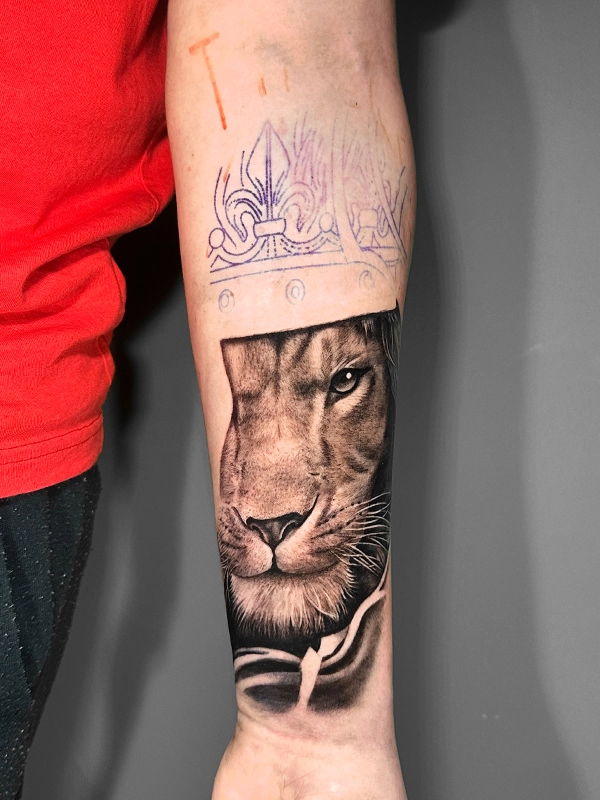 Tatuajes Brazo de Leon