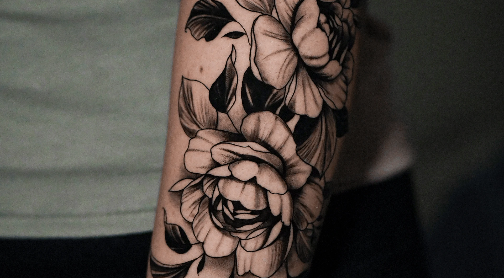 Tatuaje Mujer en el Brazo hecho por Goethe Ink