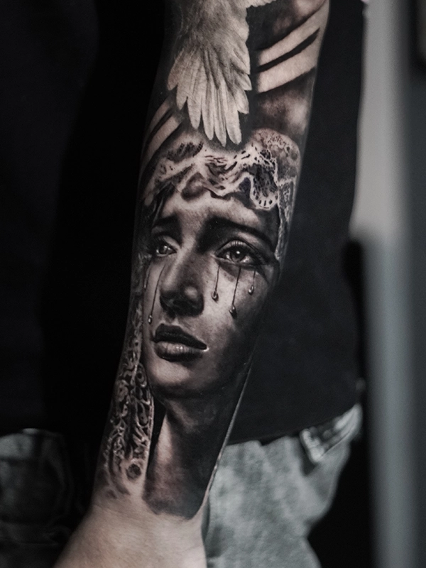 Tatuaje Virgen Maria realizado por Goethe Ink
